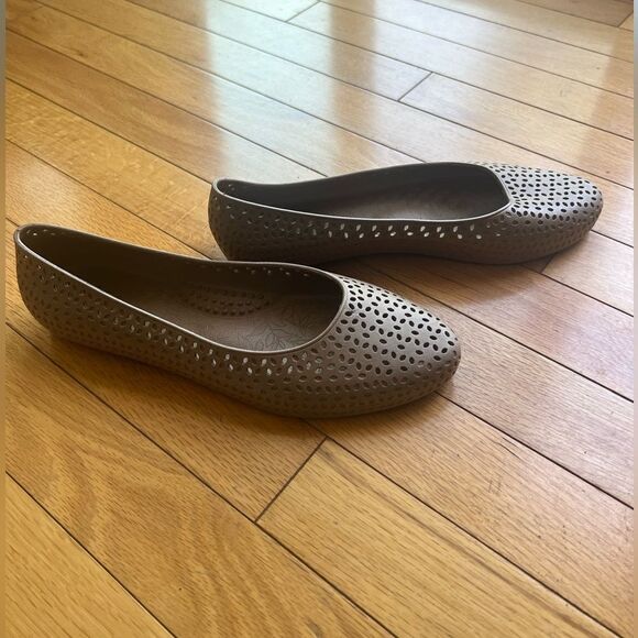 Okabashi Light Brown Plastic Waterproof Flat Shoes sz 7.5 - Picture 3 of 8